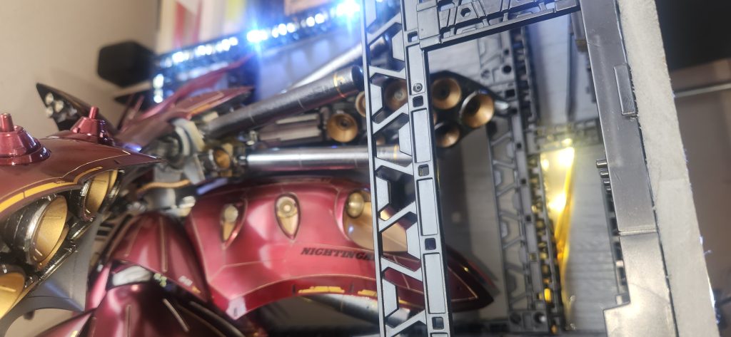 サザビーで味をしめて手をだしましたが、いささか手に余る機体でありました。製作期間約１年かかりました。コスパ最高!!