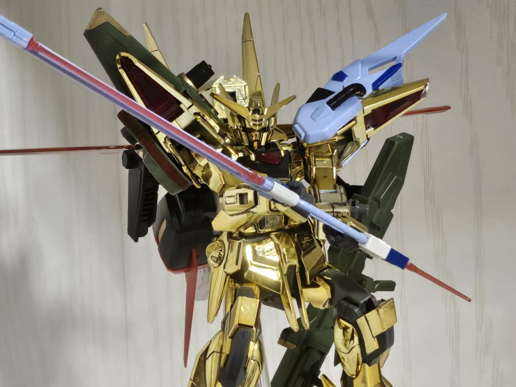 対艦刀アカツキが旧キットにも関わらず肩が異常に動くので両手持ちして肩の見栄も切れて、上半身は良いのに股関節が糞過ぎて😭