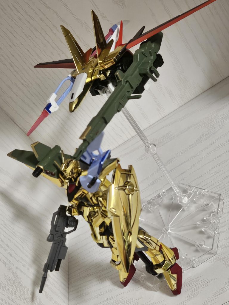 パーフェクトアカツキガンダム+オオワシマルチプルアサルト–9枚目/制作者：紅月昇