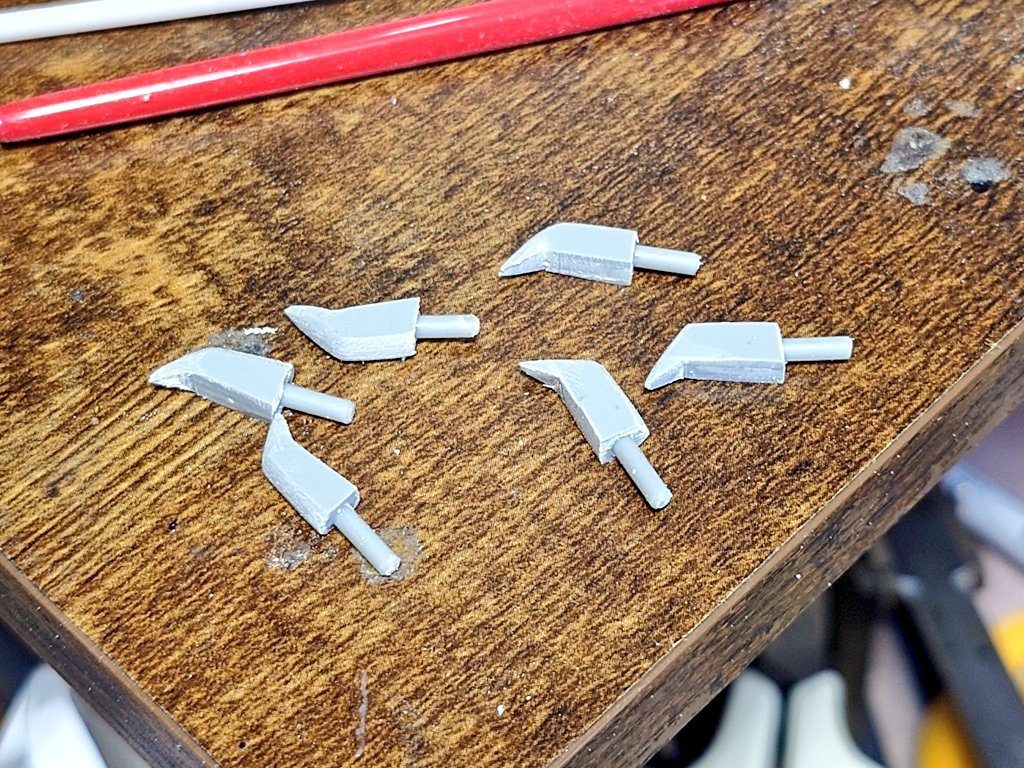 リサイクルショップで爪欠品、説明書なしで売られていたやつなので爪を自作。