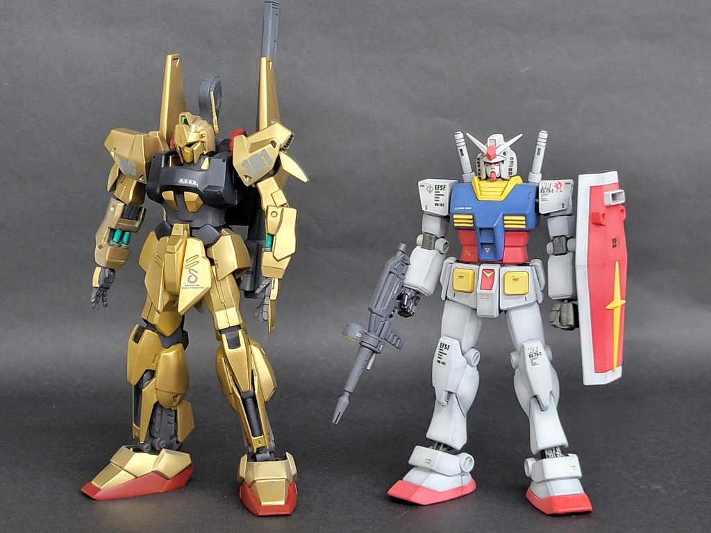 旧HGUCガンダムと比較。Z系なのでかなりの大きさ。ボリュームたっぷり。古いキットですが、組んでみるとスタイルも中々。メガバズーカランチャーが着いて、コストパフォーマンスもかなりの良さ。旧HGUC のゼータも手元にあるので、今度、手を着けてみようと思います。最後までご覧頂き、まことにありがとうございますm(_ _)m