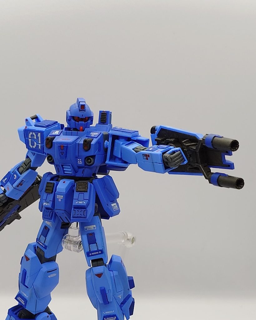 盾の裏にビーム砲を付けました。盾に何か仕込んであるの良いですよね。盾を外さなくてもアーム？を伸ばせば展開出来ました。ちょっと擦るし、外した方がやりやすいですが。