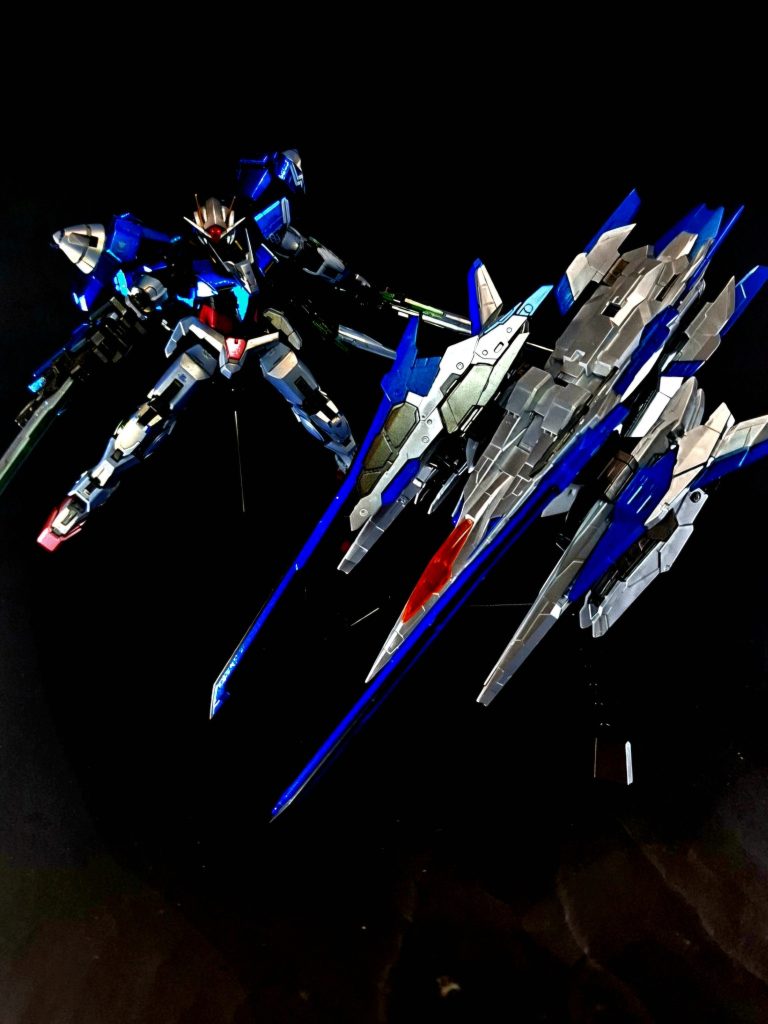 アームザンライザーの下部に2基装備されている。他のガンダムの武装を持たせる事もできる。分離ダブルオーガンダムとザンライザーに分離する。