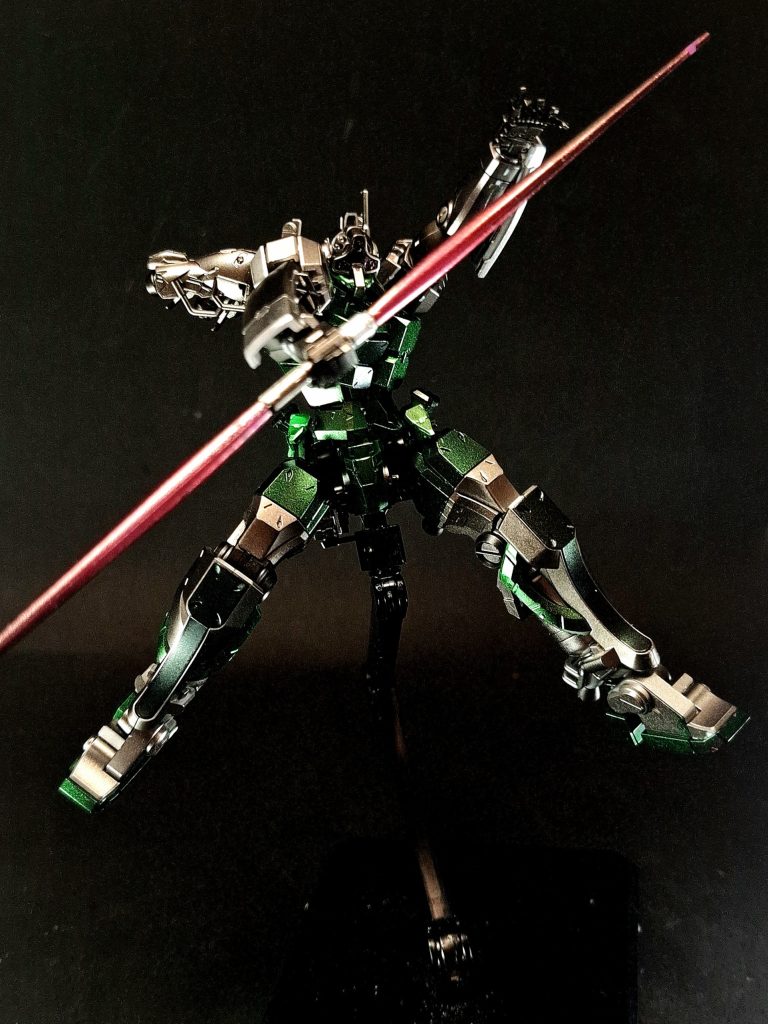 シャアによるガンダム奪取はジオンのモビルスーツ開発にも大きな影響を与え、中でもザクに次ぐ主力MS開発においてはジオニック社が開発していたMS-14が先行していたものの、ガンダムを解析することで得られたデータを基に新たな機体の開発が進められた結果、後者が開発競争に勝利し、「gMS-01 ゲルググ」として採用された。ゲルググは簡易型ガンダムといえるマスプロモデルであり、優れた汎用性を有する一方、生産性を考慮した相応のコストダウンが図られている。ビーム・サーベルやビーム・スプレーガンを備え、主に近~中距離の戦闘を想定した仕様となった。