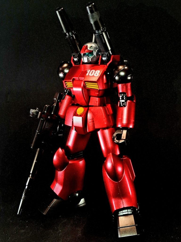 ガンキャノンは初期試作型の他、先行型仕様として6期が生産された。型式番号は初期試作型がRX-77-1、先行型仕様型がRX-77-2とされる。6機の先行仕型のうち、3機がサイド7においてトライアルを行ったが、サイド7遭遇戦において1機を残して破壊され、使用可能なパーツ群と共にホワイトベースに搬入され、一年戦争終結まで運用された。