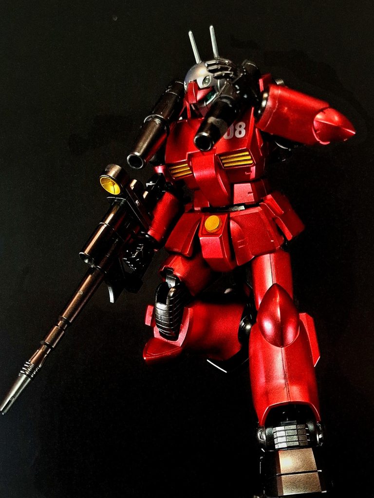 武装・必殺攻撃 編集60mmバルカン砲頭部に2門内蔵されている近接防御用の機関砲。白兵・格闘兵装を持たないガンキャノンにとっては唯一の近接戦闘武装でもある。MSに対してはほとんど効果はないが、対空迎撃や牽制で威力を発揮する。『1st』劇中では有効に活用された描写はないが、『ガンダム戦記 アバンタイトル』ではエリクのゲルググに対して使用して次の攻撃に繋げている。