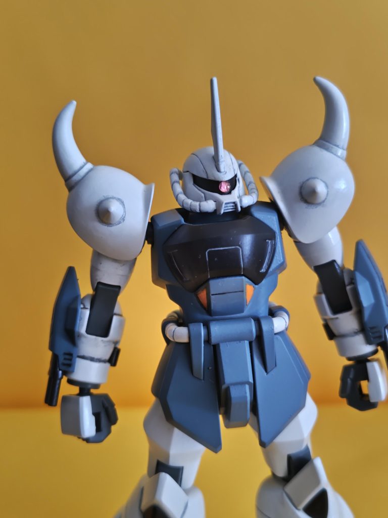 Hアイズでキラリと。…ですがモノアイだけ浮いてる感じがあまり…です。あと、手首周りもなんとかしたいですね〜次回の課題です。