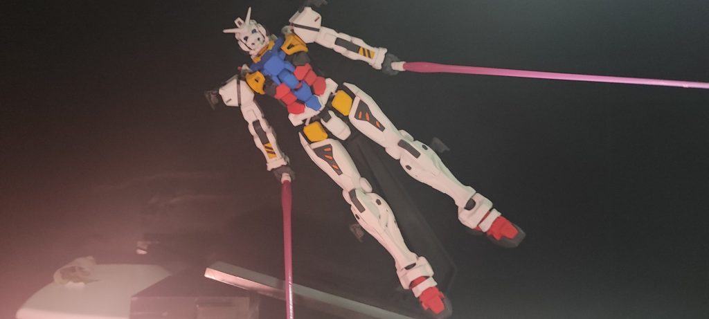 01を倒した後のサーベルを持って宇宙漂ってる所写真左側の爆発の光も再現