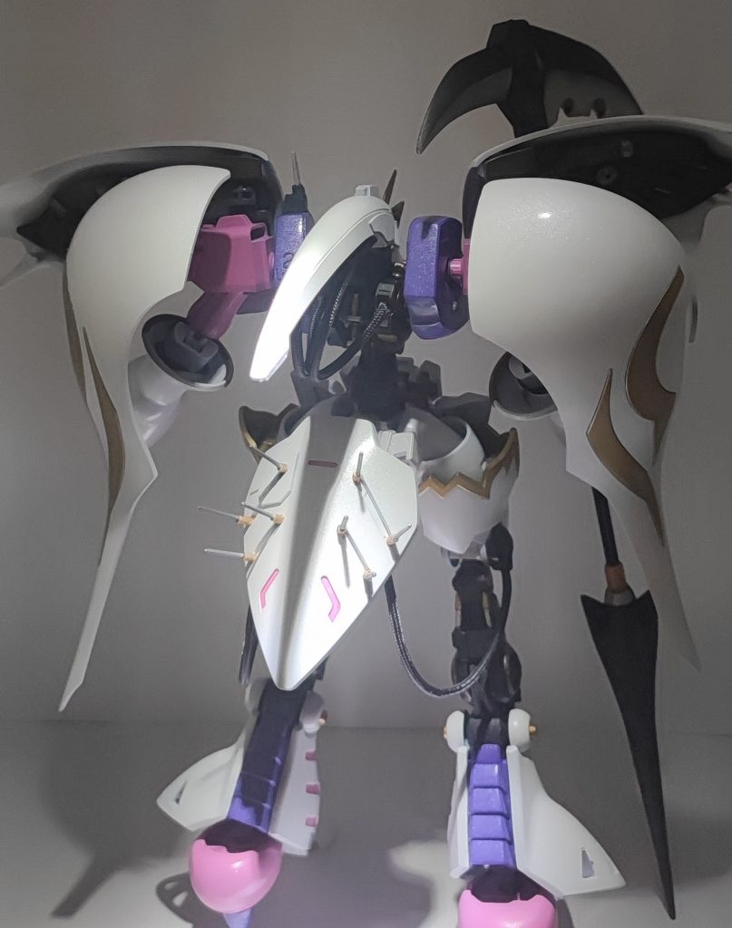 ファンネルラックにアンテナを付けました。なんかカッコいいかなと思ったので。