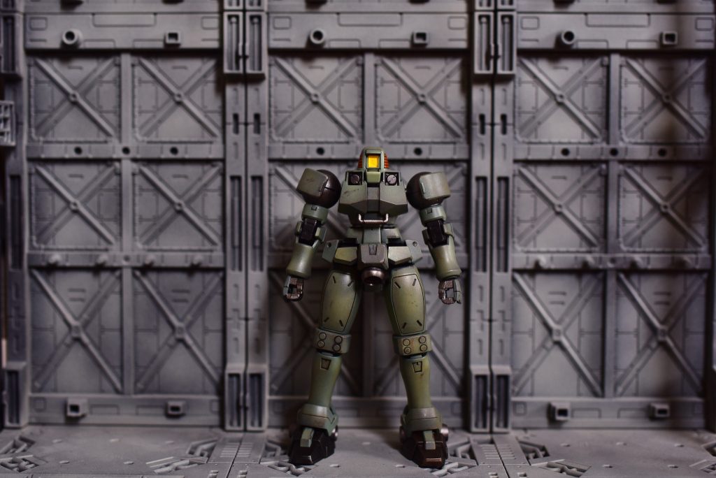 エレガント装甲を持ち地上・宇宙を問わず活躍するアフターコロニー世界の名機です。