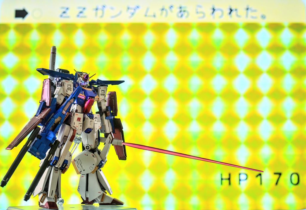 子どもの頃に大好きだったカードダスのダブルゼータ風に。最近巷では『キラキラ』が流行っていますが、当時の私にはこのカードダスがキラキラして見えたものです。いや、実際にキラカードだったんですが。
