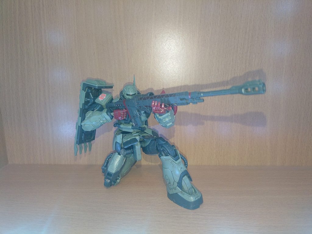 選抜射手のケイル機は大型のライフルと赤い手首が特徴