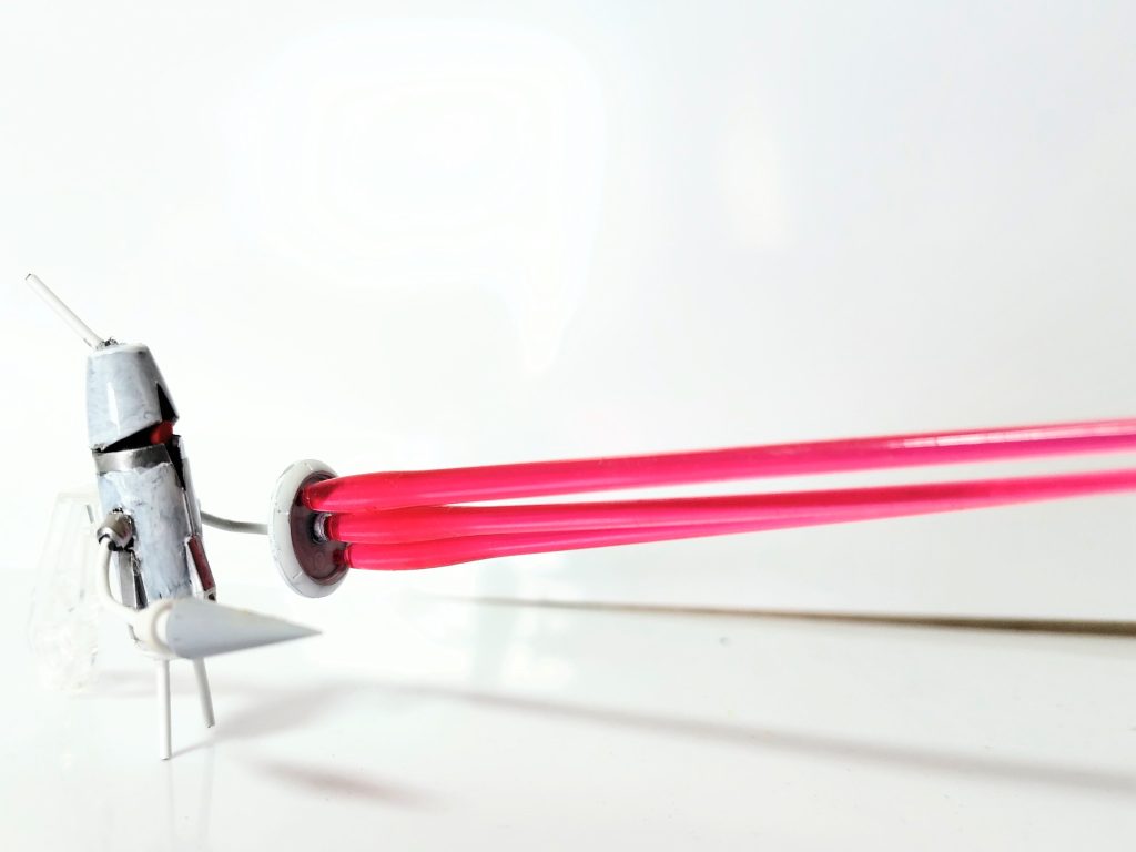 盾からはビームが出ます