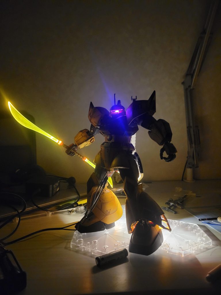 組み立てて初めて点灯した時。感動して30分くらいずっと眺めてた。明るすぎてルームランプになります。