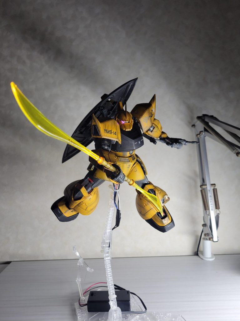 正面。このキット持ってる人は分かると思いますが、めちゃくちゃ重たいです。アクションベースから崩れ落ちそう。