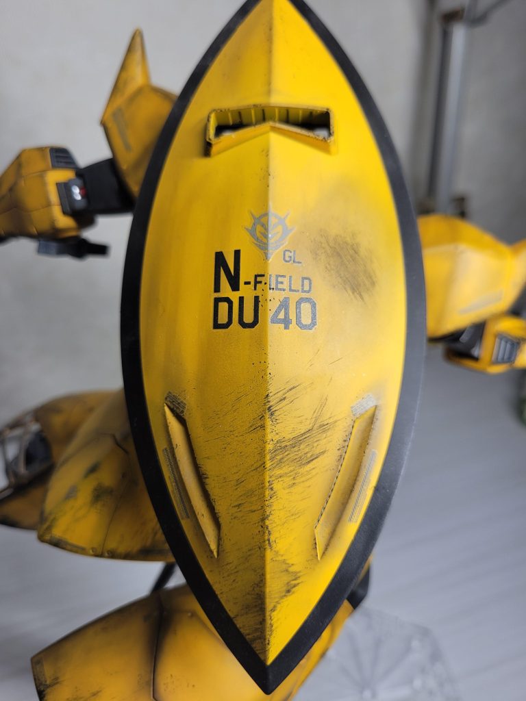 ウェザリングは宇宙での戦闘を考慮して、焦げや単純な塗装剥がれをイメージ。ア・バオア・クーのNフィールドで活躍したという設定。DUはDefense Unitの略、GLはゲルググの識別コード?的な感じです。