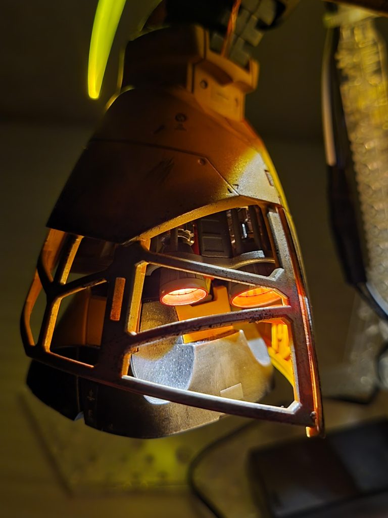 やっぱり見た目的にもここの装甲は外して良かったです。内部フレームは見えれば見える程良いと、ガンダムが言っている。