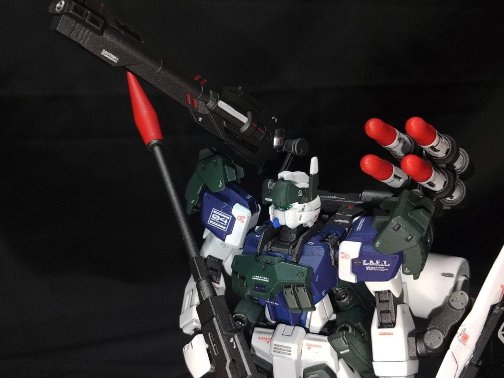 MMI-M15αクスィフィアス改レールキャノン&大型対艦ミサイルフリーダム等に搭載されていたレール砲の改良型で連射に耐えれる様銃身が大型されている。大型対艦ミサイルは艦隊への強襲時等に使用する使い捨て兵装。