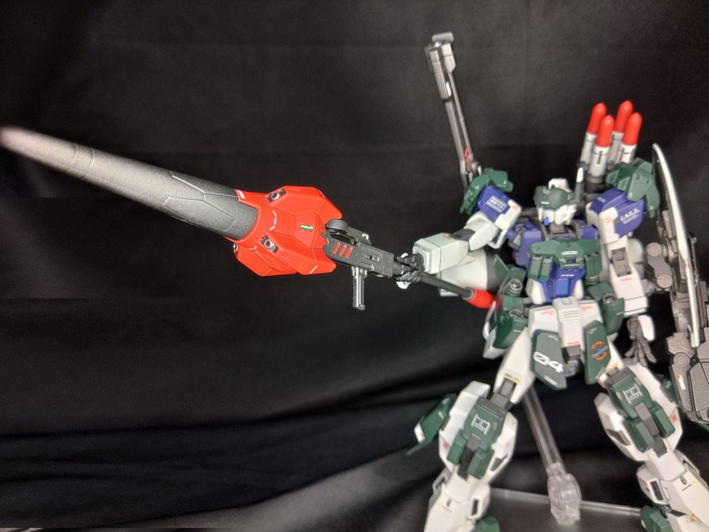 KT-E05R ライテイショットランサー改本機のメイン兵装である。大型のヒートランスで4門のビームガンを備えており近中距離に対応できる複合兵装武器の名前は元のイージスナイトからそのまま使いました。