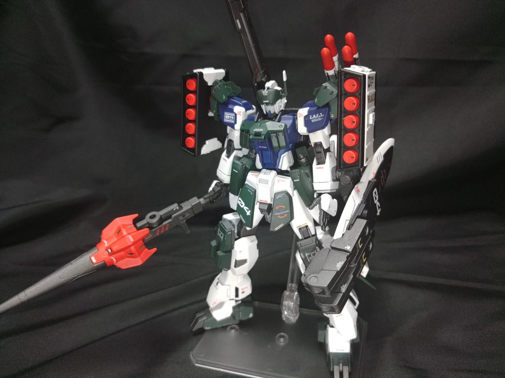 強行突撃用追加ミサイルポッドAGM141ファイヤーフライ誘導ミサイル肩部のハードポイントに装備された使い切り兵装で、主に突撃時に進路を切り開く時等に使われる。