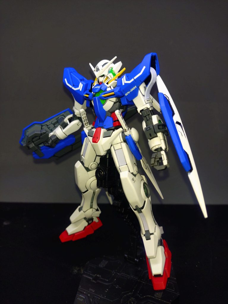 発売は2007年…18年前!?完全組立だけとはいかず、多少(?)塗装の必要なキットです。まぁシールが付いているので、塗装は必要無いと言えば必要無いのですが…