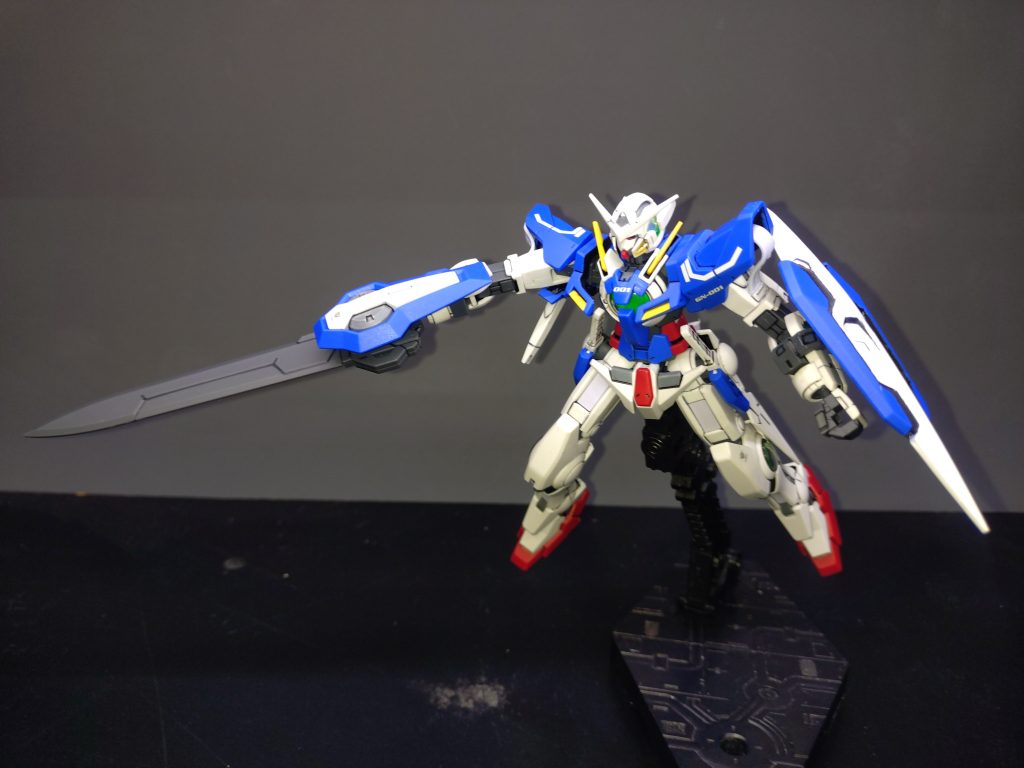 デカールはダブルOOの共通デカールとクアンタのを使用。作中でも謎機体設定なので、数は少なめ。