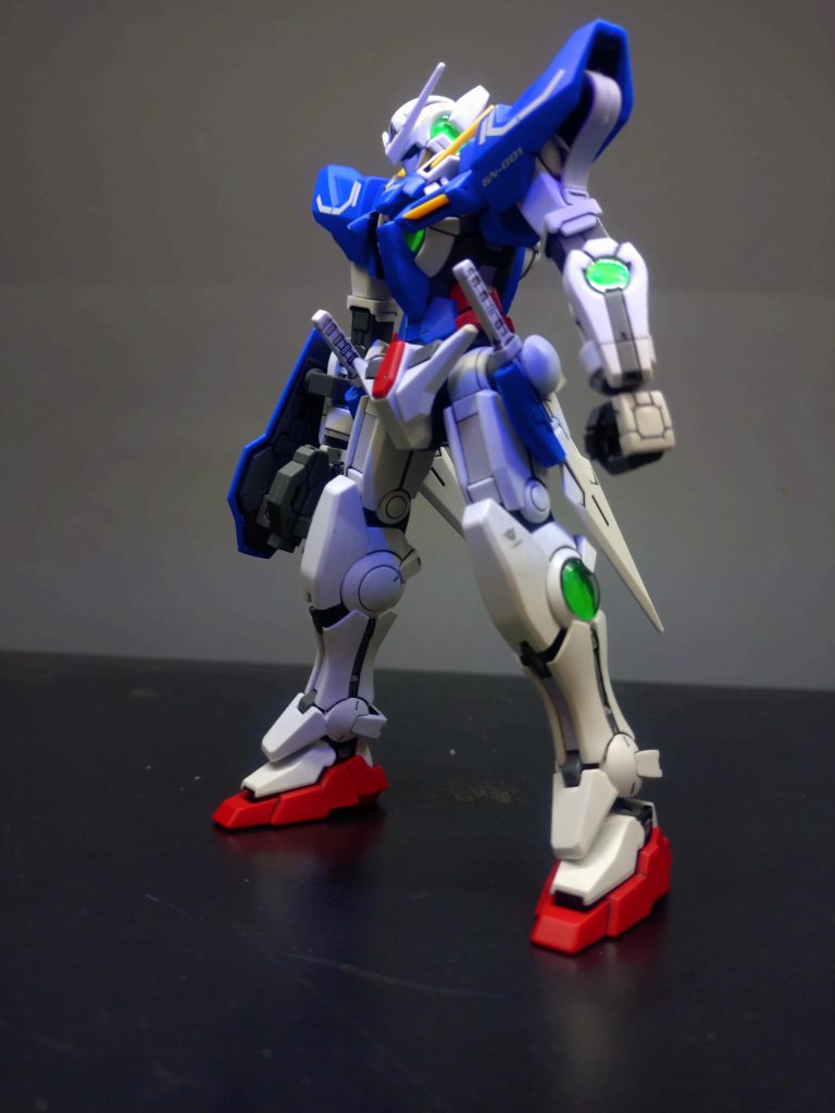 クリアパーツの下はシールだと暗めの色だったが今回は蛍光グリーンで塗装しました。ブラックライトで光ります。