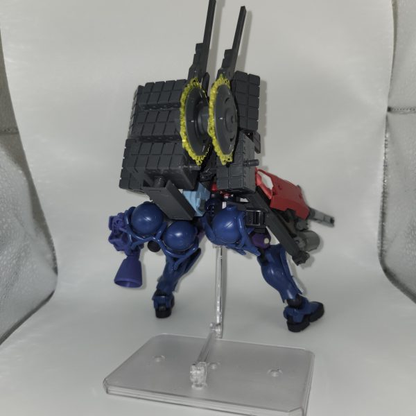 秘かに作ってた赤いフルアーマーガンダム(GQ版)が形になって来ました。元ネタは…赤くて2号機だからね…チャレンジしてる人も多いけどメカデザインの時点で１回はこれ系のネタやってみたかったのよね…（4枚目）