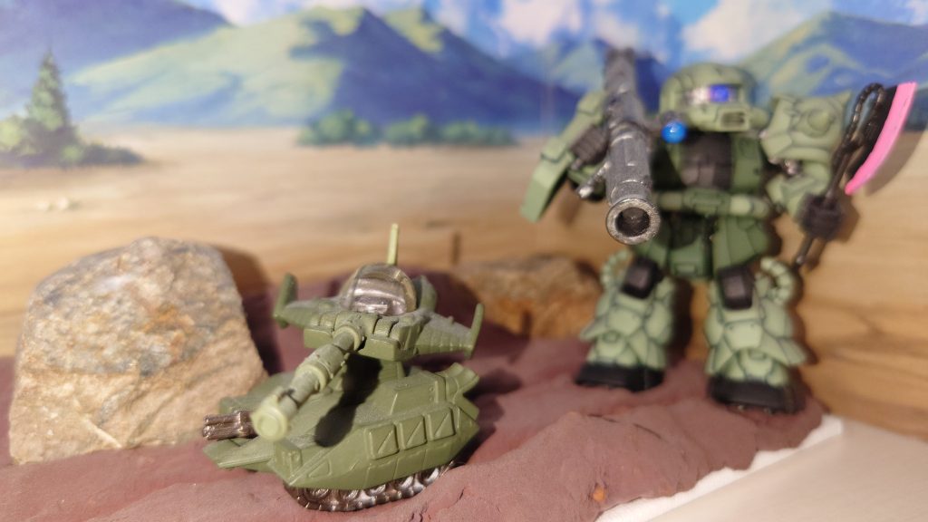 マゼラアタックに焦点合わせてます このジオラマ粘土はいいですよ 小さいジオラマ作りには便利です 後はアイデア次第 最後まで御覧頂きありがとうございます