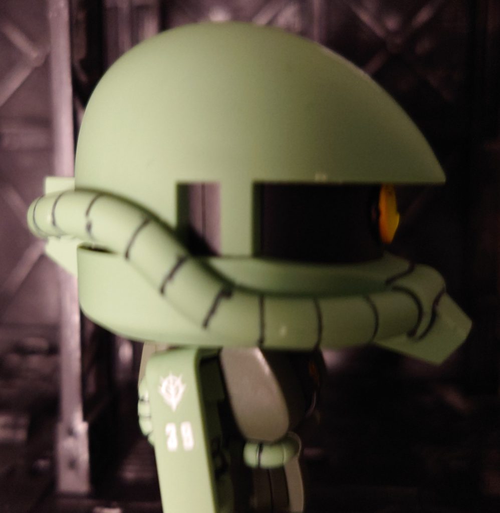 シールドにジオン国章と「39」 ザクの39です