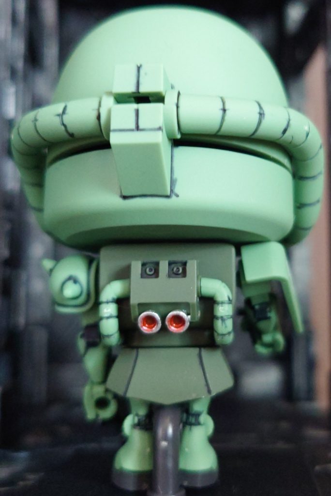 背面はシンプルに バーニアは銀と赤で塗り分けてます 肘や膝も黒く塗ってます