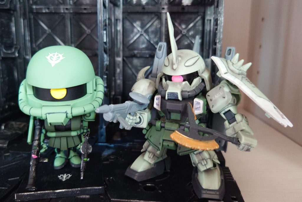 ザクウォーリア「ザクプラ先輩 分類はSDなんですか?」ザクプラくん「さあ?僕はザクだけど、生まれは君が先だからね 何だろうね? 笑」