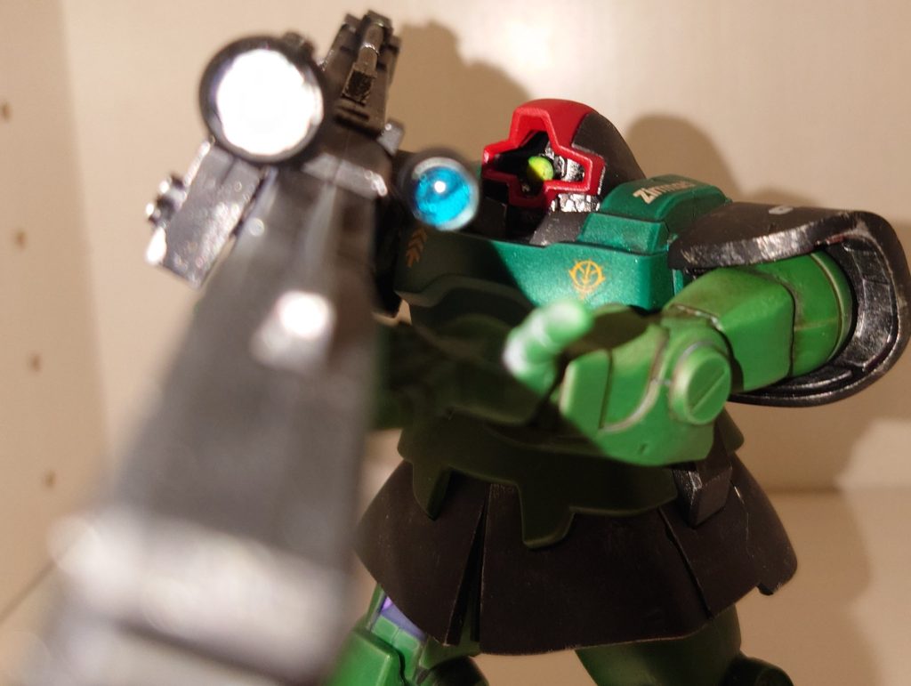 パイロットはフィルモア・リーン大尉 ルウム戦役以来のベテランですが、昇進間際になると上司を殴るので大尉止まり シャア・アズナブル大佐がゲルググを選んだので、余ったリックドムが廻された 緑に塗り替えさせた