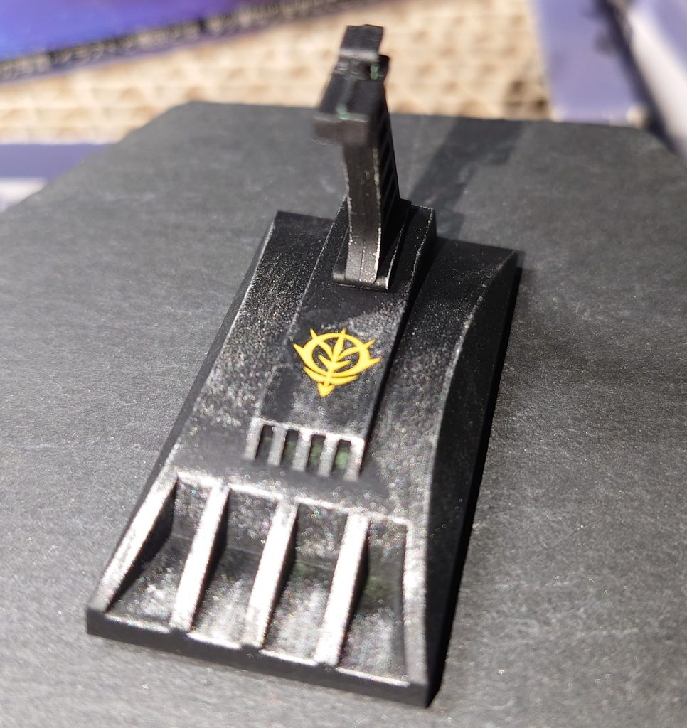 台座も手抜きなし