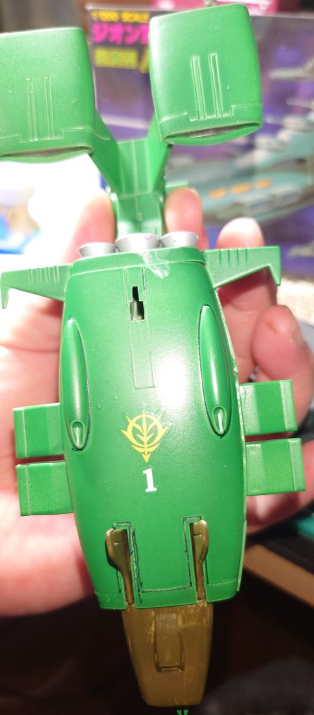 艦体の底にもジオン国章　１番艦なので１のデカール貼ってます