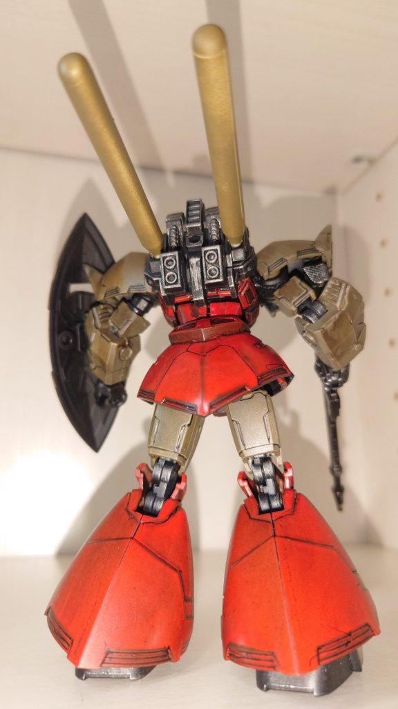 ピンバイスでバックパックに穴開けました 穴につっこんだだけなので角度は変えられません