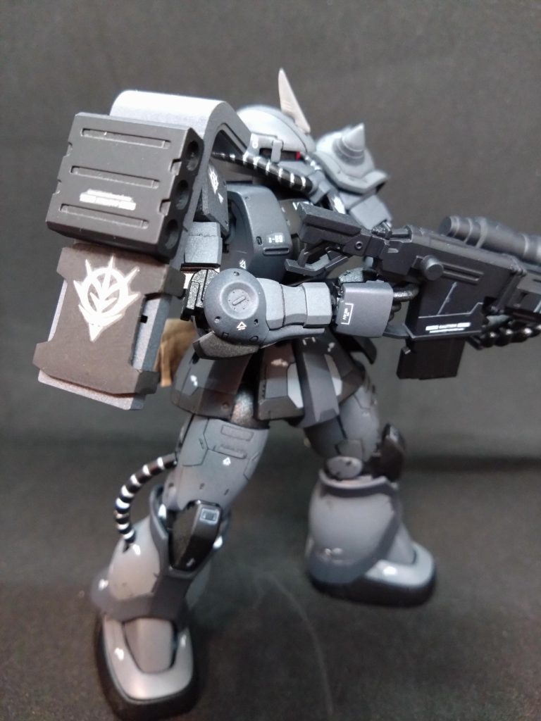 シールドはプラ版で装甲追加