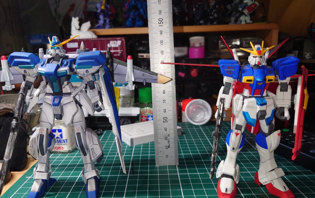 ウインダムがやや大きくて14センチくらい インパルスは13センチくらい ウインダムが新しいせいかスタイリッシュですね