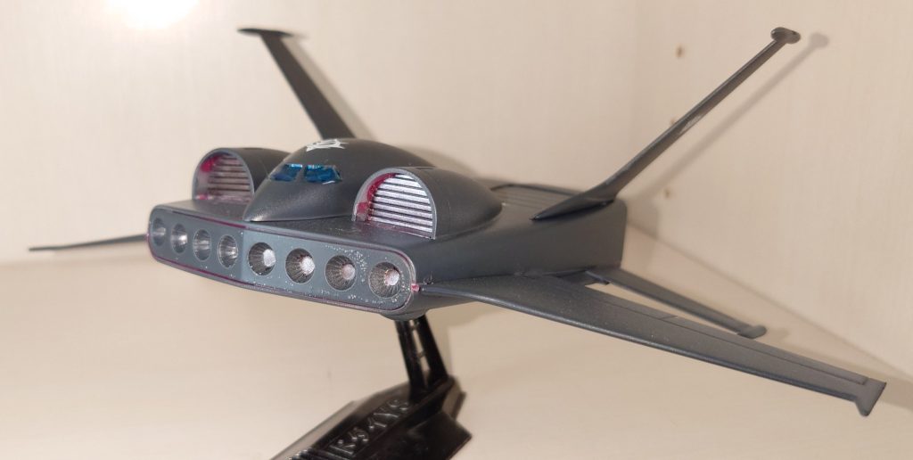 ドダイYS　完成しました　元の色味があまり好みではないので、ジャーマングレーに全塗装　ﾃﾞｶｰﾙ貼って、つや消しトップコート　コクピットの窓は青く塗って、レジン処理しています