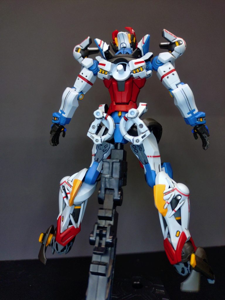 黒成形色に白とか無茶は極力したく無いので、脛のスラスターは塗ってませんwこの後、スラスター基部とシールド裏で地獄見ましたw