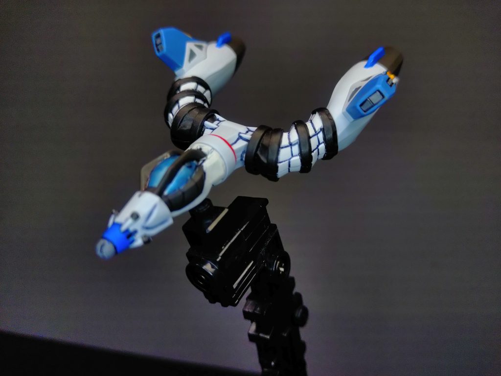 コアファイターも差し替えで再現出来ます。キャノピーは銀+クリアブルー塗りしています。以上です。閲覧ありがとうございました。