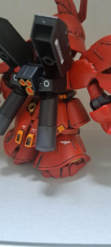 後ろ姿。バックパックとプロペラントタンクの肉抜きが残念なんですが、そのままスルー。小さくとも良いスタイルと思います。