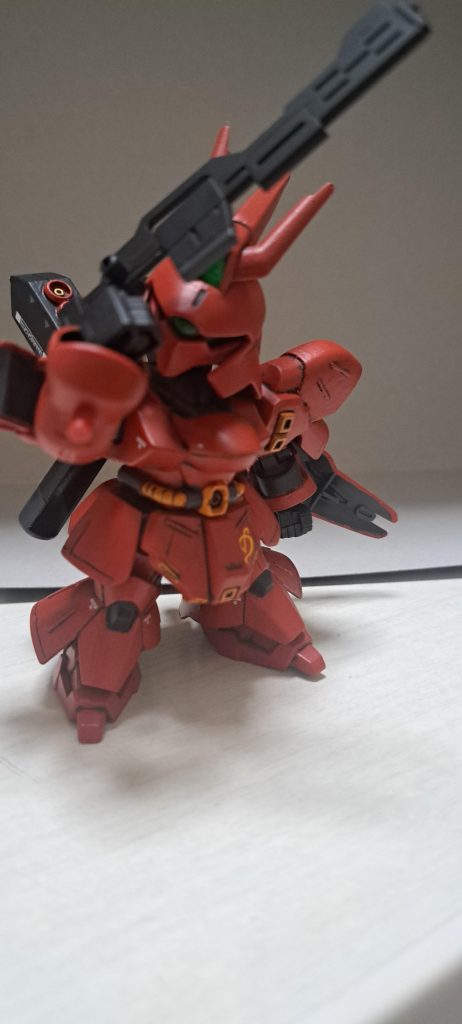 どうしても可動域に限界あるのでポーズは難しいですが楽しいですね。まだまだ自分のなかのSDのブームは続きそうです。今回もご覧頂きありがとうございました。あ、ライフルは一部だけで成型色です。次のSD買うために小遣い貯めよっと。