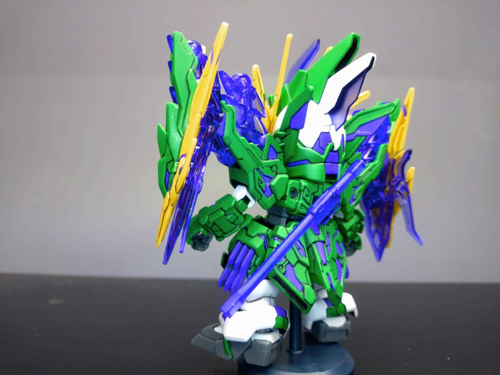 三叉槍から外してドラゴンファング装備になりますが、今回は最初からドラゴンファング装備としてます。柄は要らないのですが、一応デバイスになっているので、背中に取付けられる様にピンを接着しています。棍棒としてなら使えるかな?w