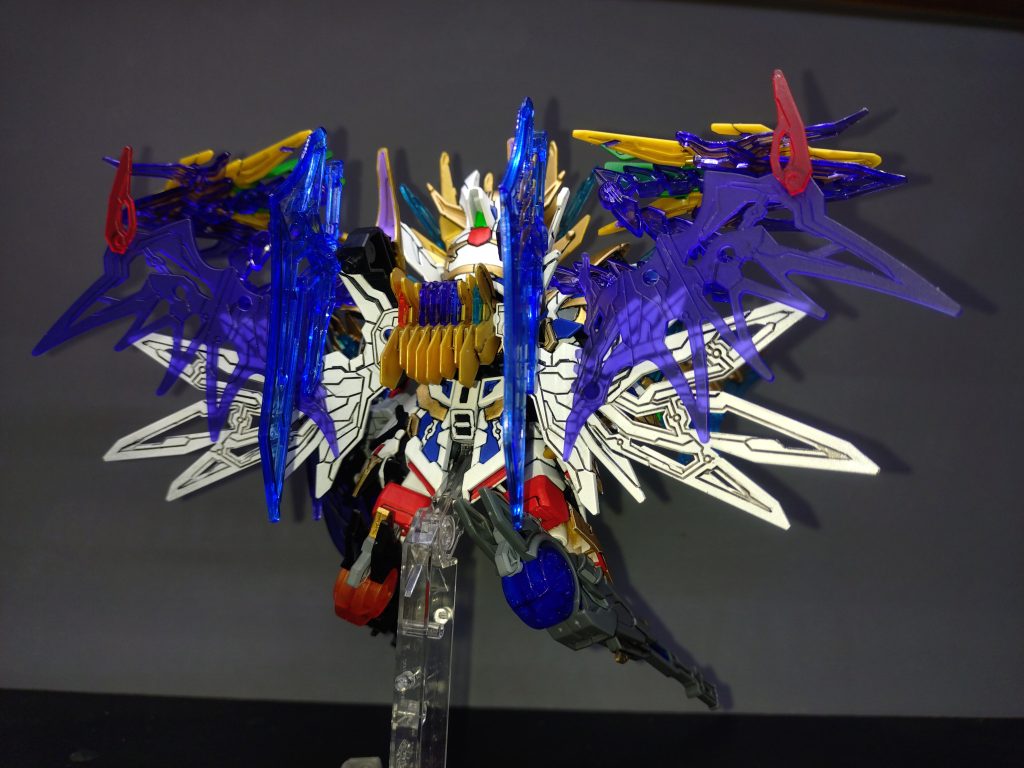 設定の合体とは少し変えています。全部揃ってないというのも有ります。結局サザビーのパーツも使用しました(笑)足は撃てた方が格好良いと思ったので、変形させてません。