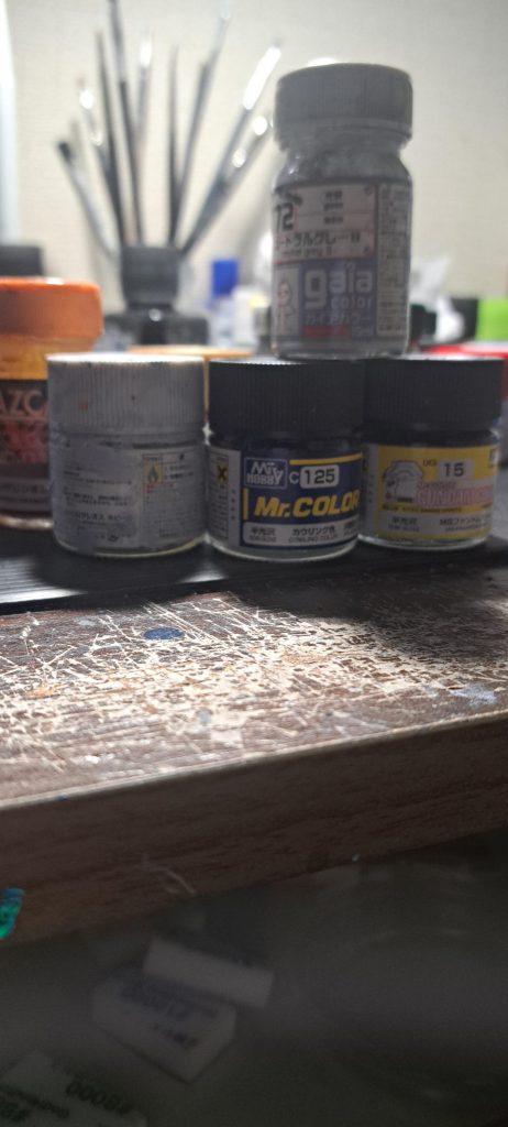 塗料はたったこれだけ。彫り直し、スミ入れ