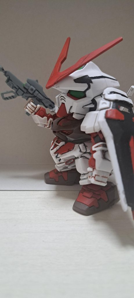 ホワイト以外の筆塗りと少しのスジ彫り、スミ入れ、艶消しクリアです。