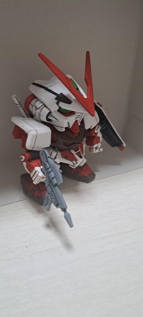 ガンダム系を作ると線が細くなんかボリューム足りない気がしてしまいますが、ディフォルメのおかげでカッコ可愛いくなってると思います。