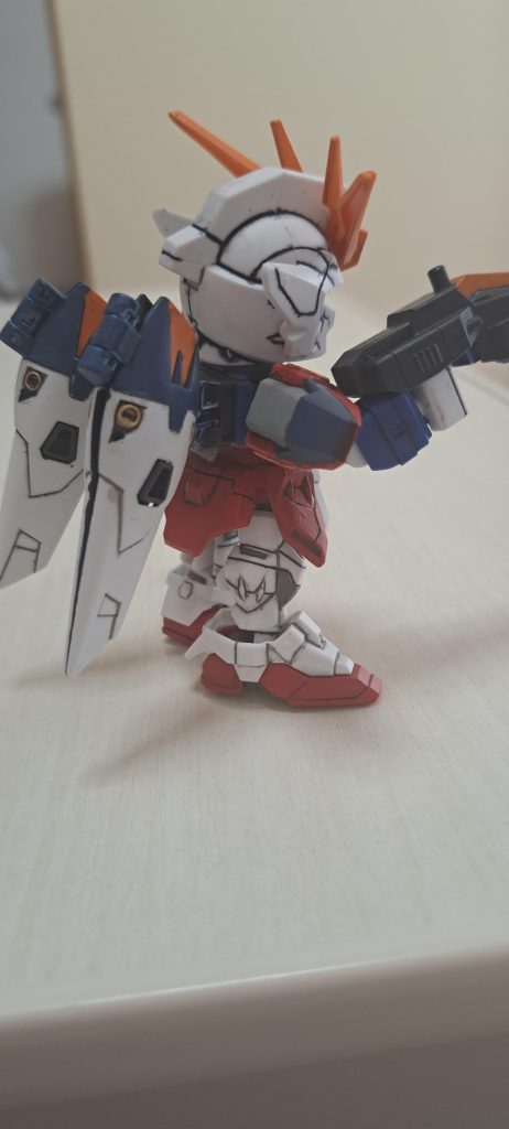 いつも通うエ◯ィオンにて購入です。塗り分けが大変だと情報を得ていたのですが、まぁなんとかやるかと軽い気持ちで作りました。