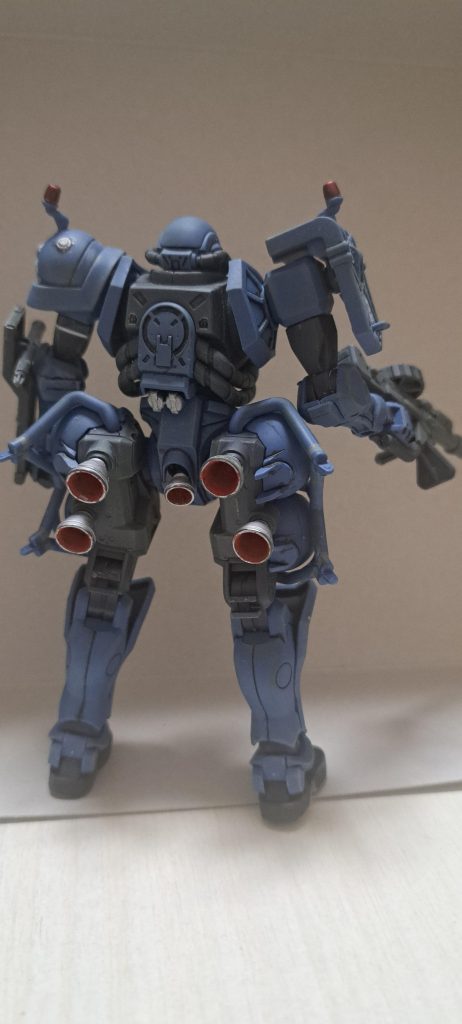 後姿。久しぶりのHGでした。ほんのちょっとの部分塗装。スミ入れ、艶消しでいつも通り簡単仕上げです。あとウェザリングマスターで軽く汚れいれましたが、もっと汚してもよかったかな。